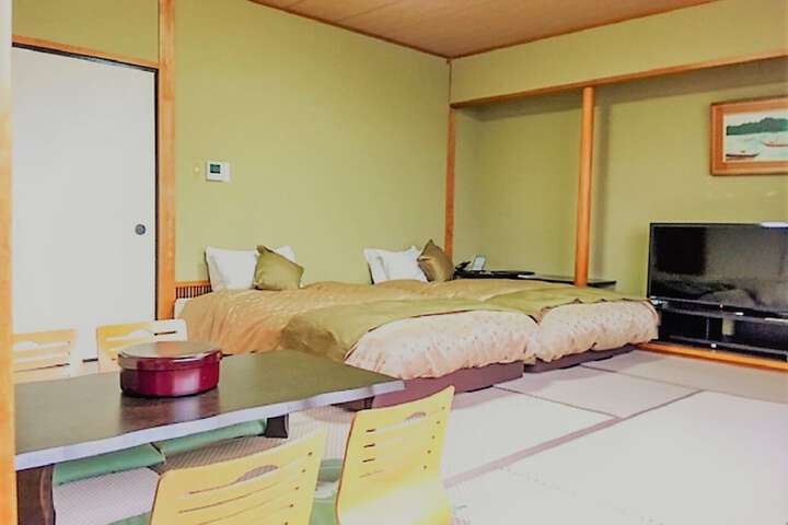 Room 27 of 84