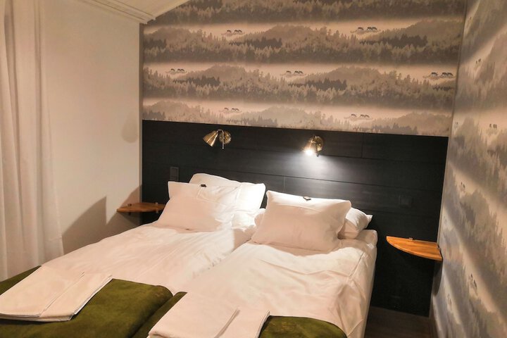 Room 9 of 26