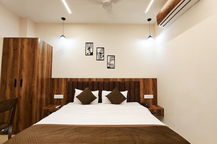 Room 9 of 22