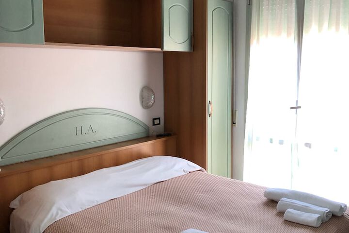 Room 32 of 38