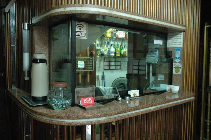 Lounge 51 of 56