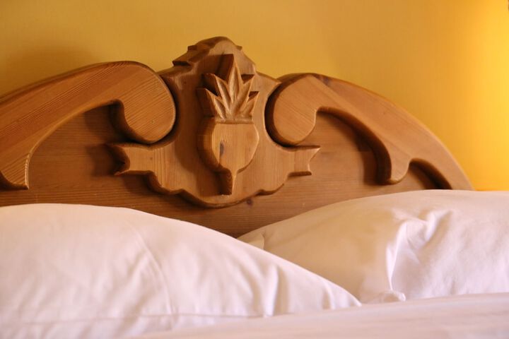 Room 8 of 18