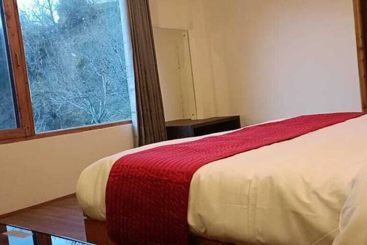 Room 7 of 18