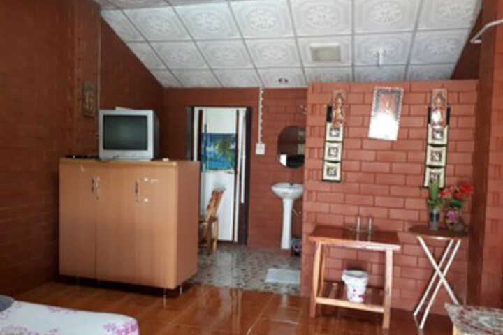Room 6 of 16