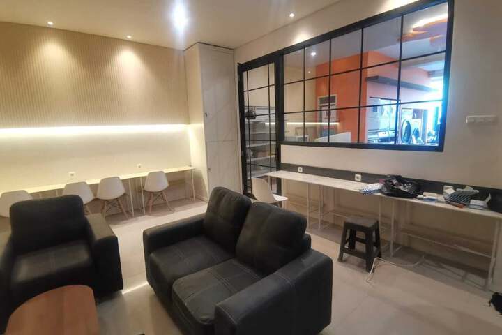 Room 8 of 17