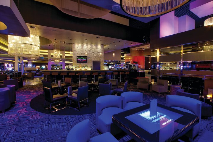 Lounge 63 of 70