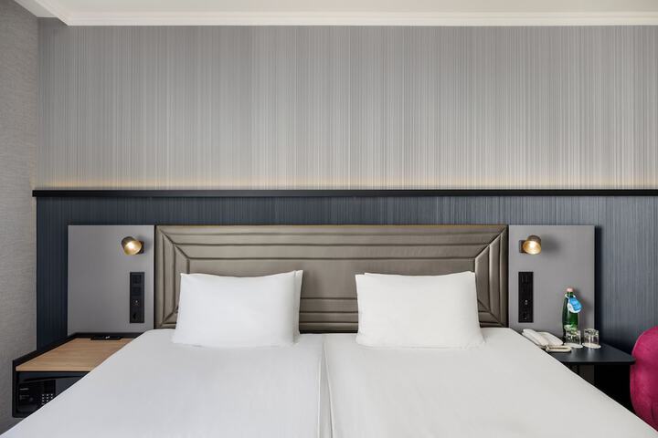 Room 8 of 42