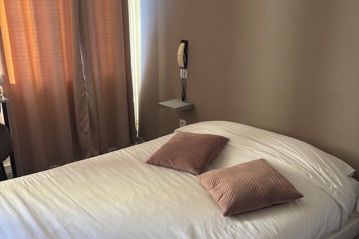 Room 4 of 13