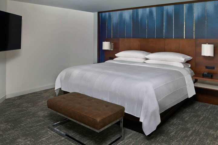 Room 15 of 77