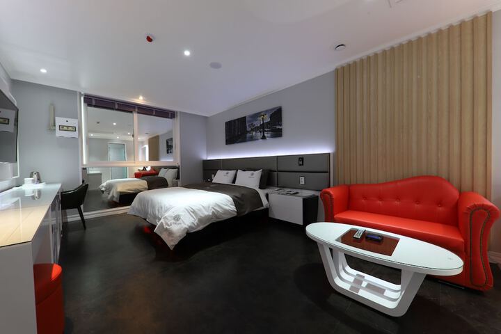 Room 25 of 58