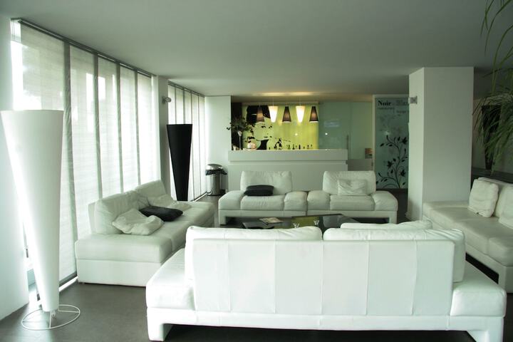 Entrance & Lobby