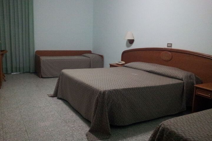 Room 9 of 39