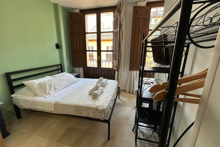 Room 2 of 28