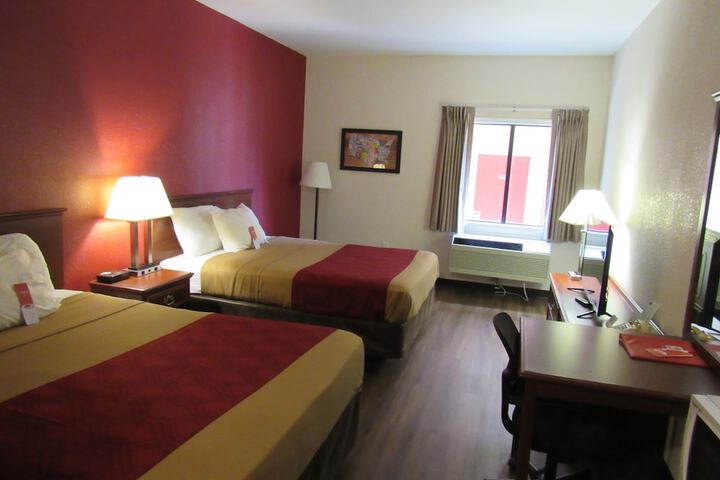 2 Double Beds (8 of 13)