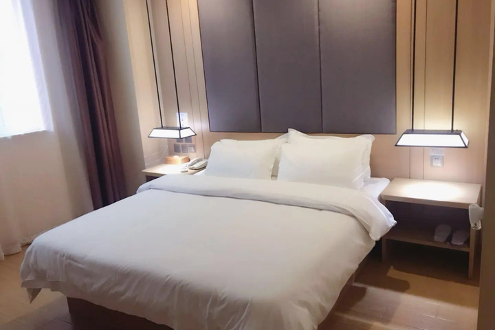 Room 4 of 7