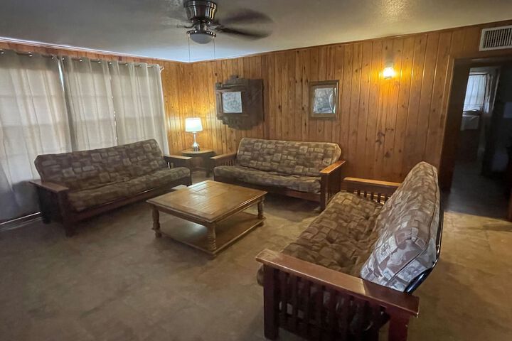Room 106 of 213