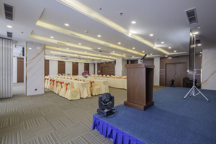 Business Center 96 of 121