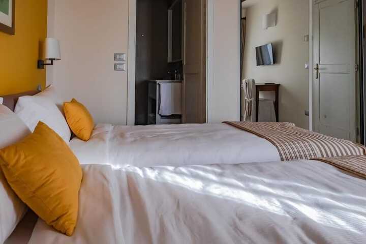 Room 2 of 37