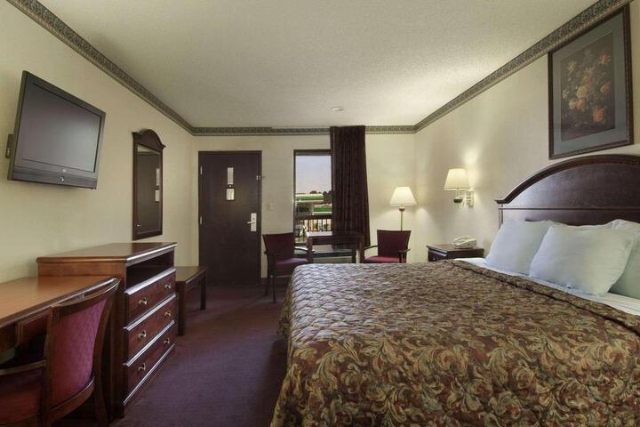 1 King Bed (6 of 9)