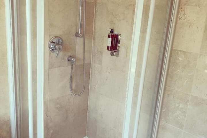 Room 9 of 21
