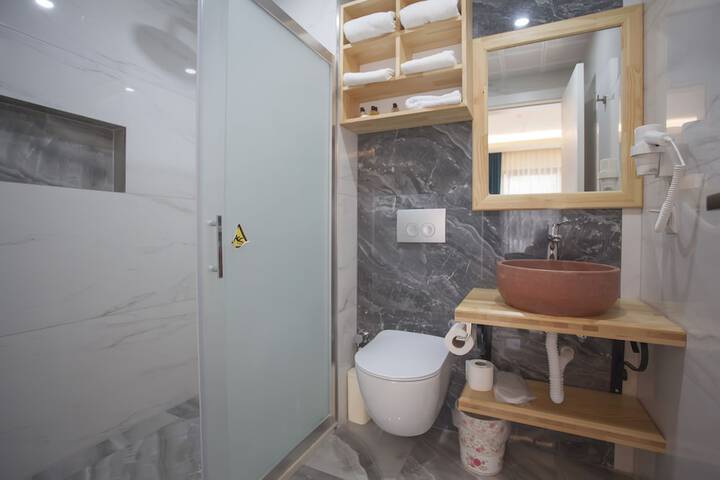 Room 16 of 40