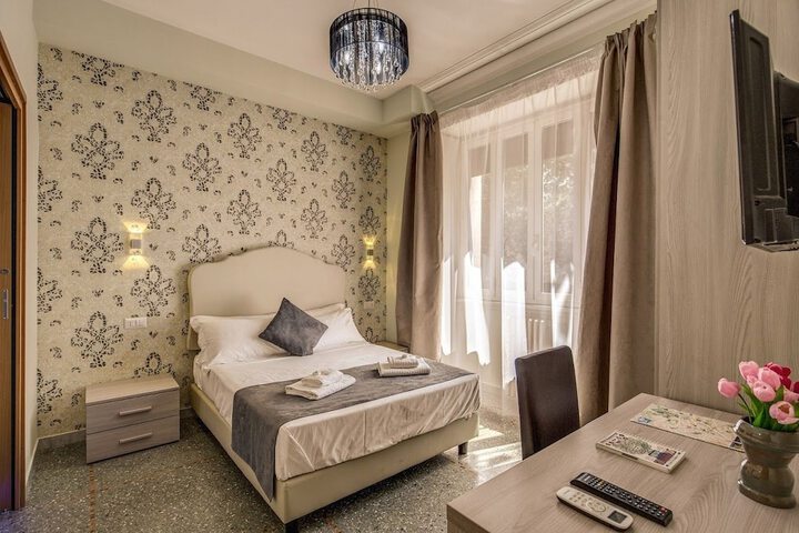 Room 3 of 33