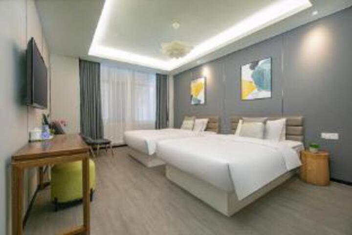 Room 6 of 7