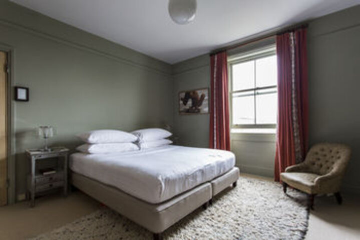 Room 35 of 166