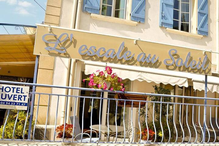 Escale au soleil Hôtel et Appartement in Fréjus
