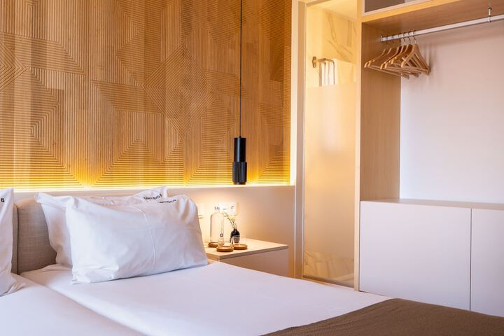 Room 42 of 65