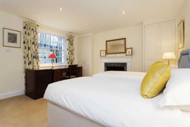Room 10 of 20