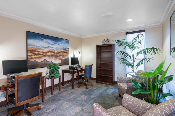 Business Center 38 of 43