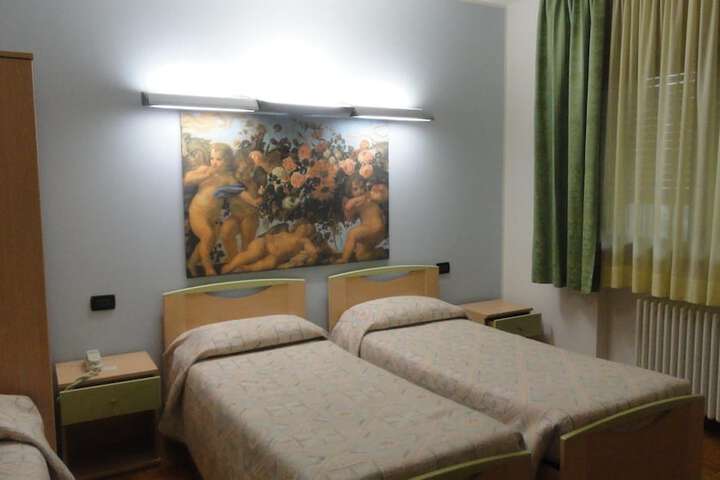 Room 12 of 41