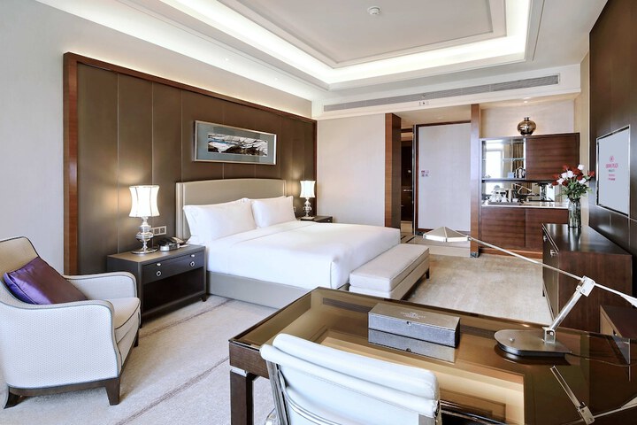 Room 27 of 75