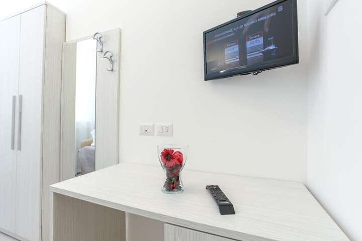 Room 14 of 38