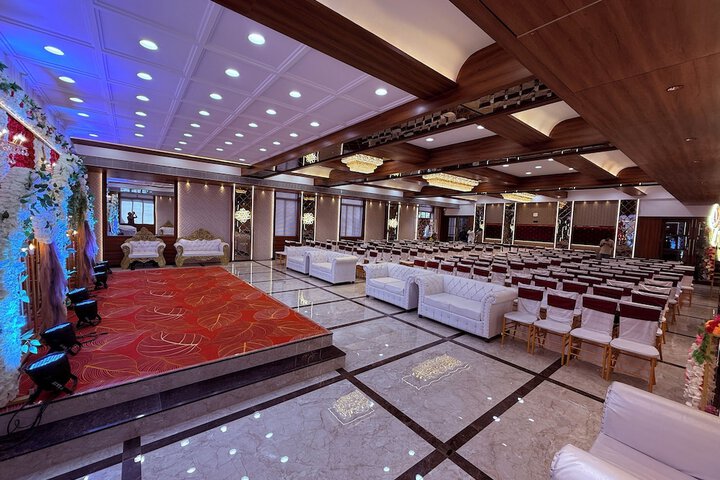 Ballroom/Hall 63 of 74