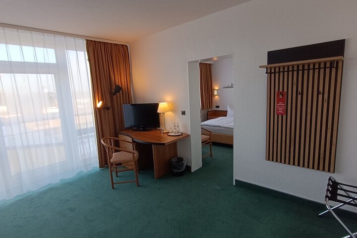Room 7 of 25