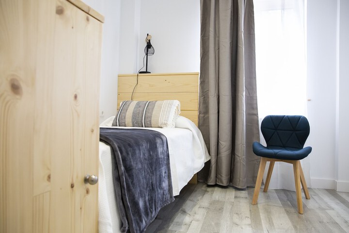 Room 16 of 164