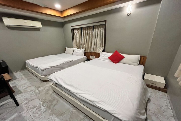 Room 6 of 31