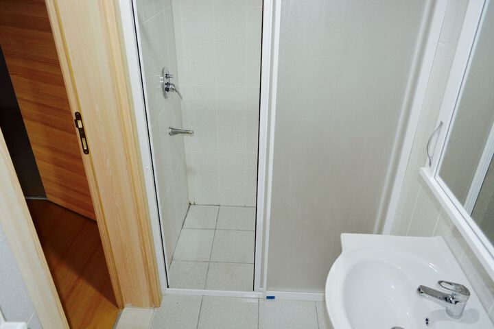 Room 10 of 20
