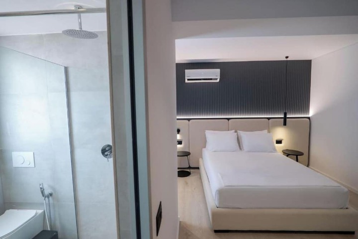 Room 9 of 100