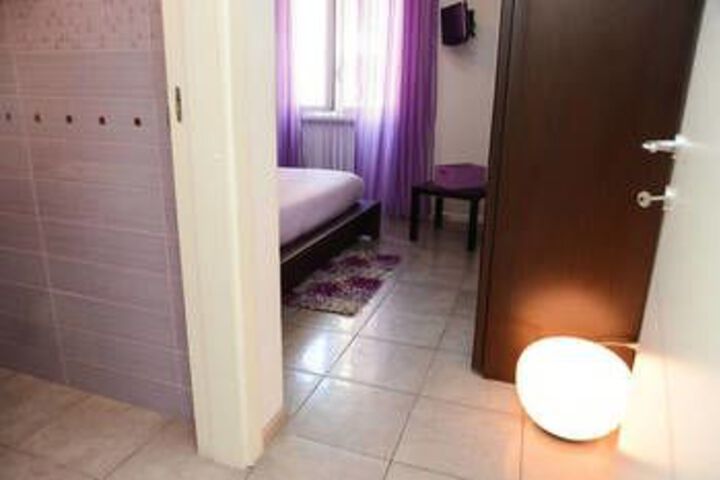 Room 10 of 12