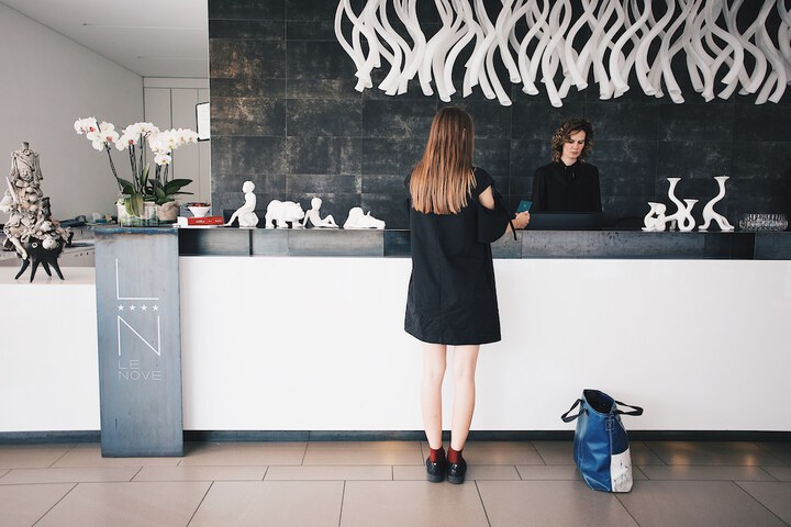 Check-in/check-out kiosk