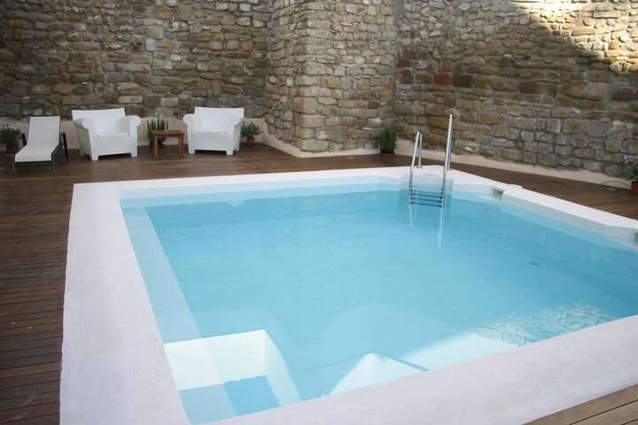 Pool 32 of 44
