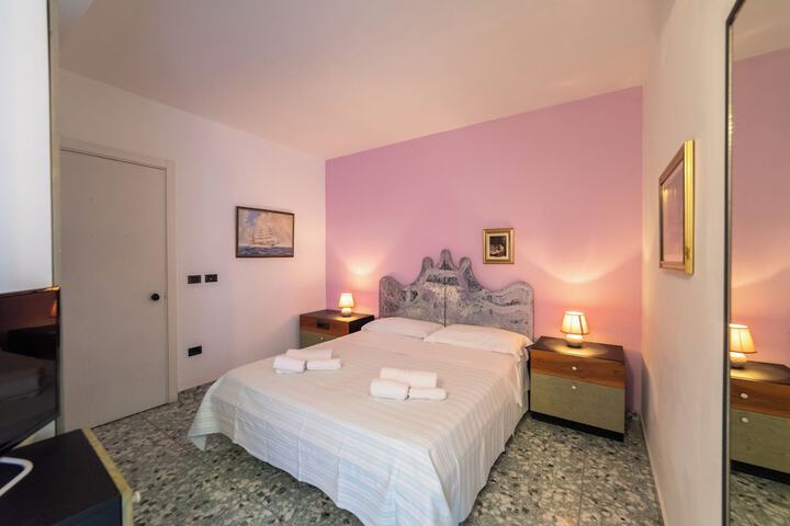 Room 11 of 28