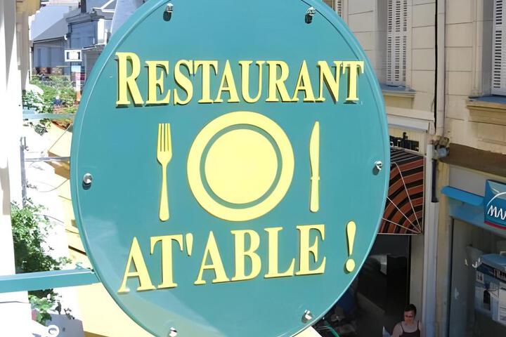 Logis Hotel Restaurant La Boule dOr