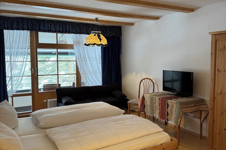 Room 6 of 34