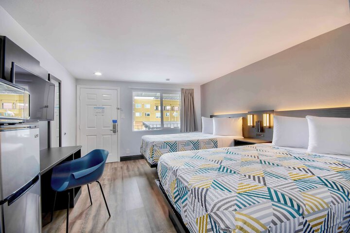 Room 10 of 27