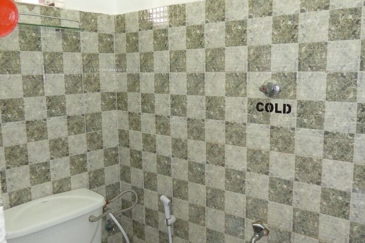 Room 6 of 13