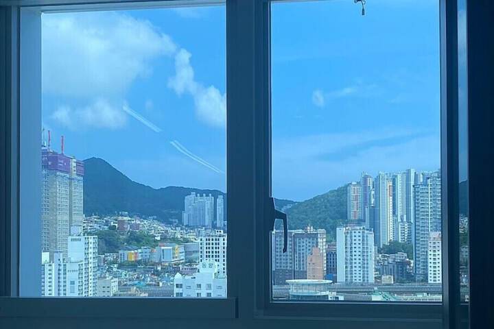 Room 9 of 30